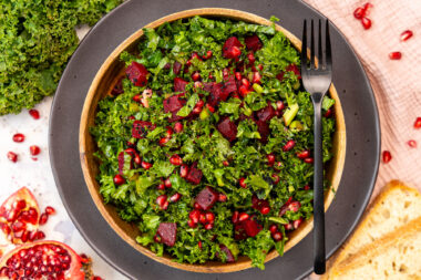 Grünkohlsalat mit Granatapfel