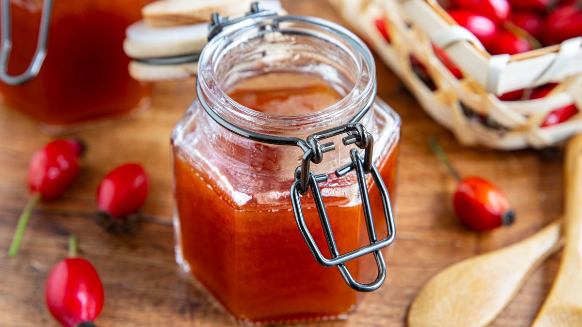 Hagebutten-Marmelade selber machen | Rezept