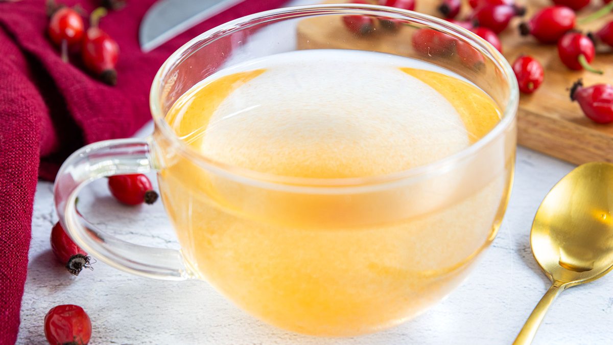 Hagebutten-Tee | Rezept - eat.de
