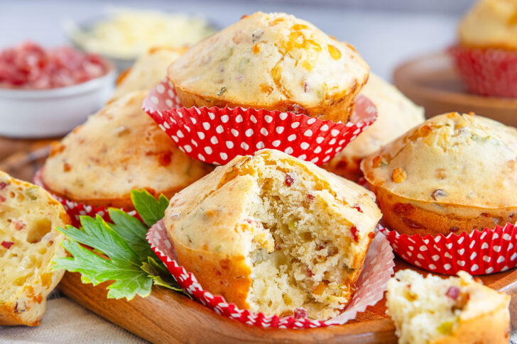 Herzhafte Muffins mit Speck und Zwiebeln