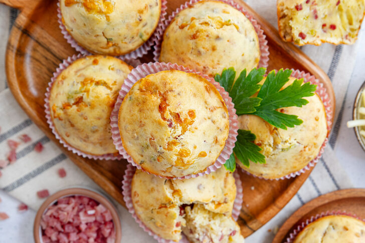 Herzhafte Muffins mit Speck und Zwiebeln