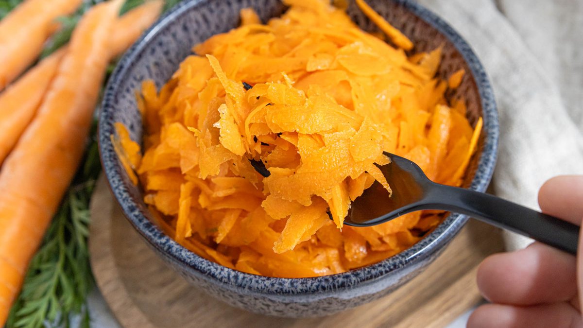 Herzhafter Möhrensalat | Rezept - eat.de