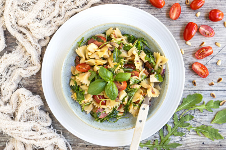 Italienischer Nudelsalat mit Rucola