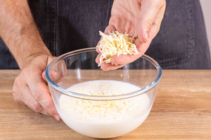 Reibekäse dazugeben