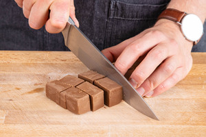 Nougat schneiden