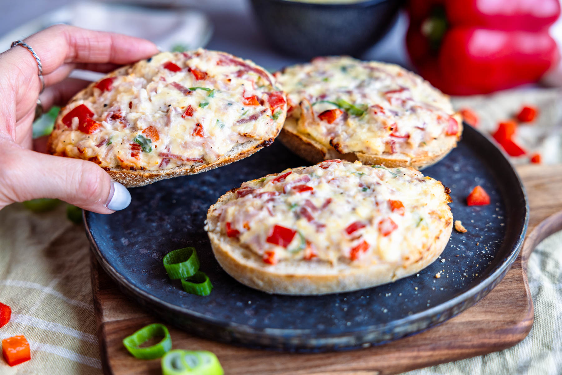 Schnelle Pizzabrötchen mit Schmand
