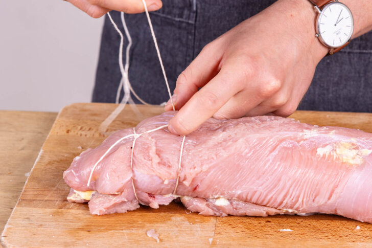 Putenrollbraten binden