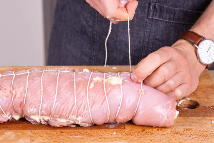 Putenrollbraten binden