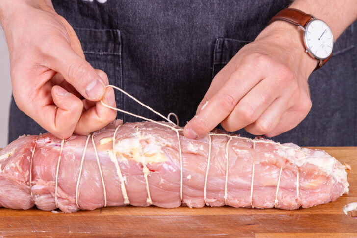 Putenrollbraten binden