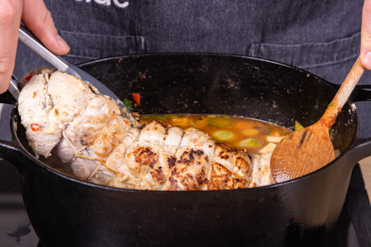 Putenrollbraten hineinlegen