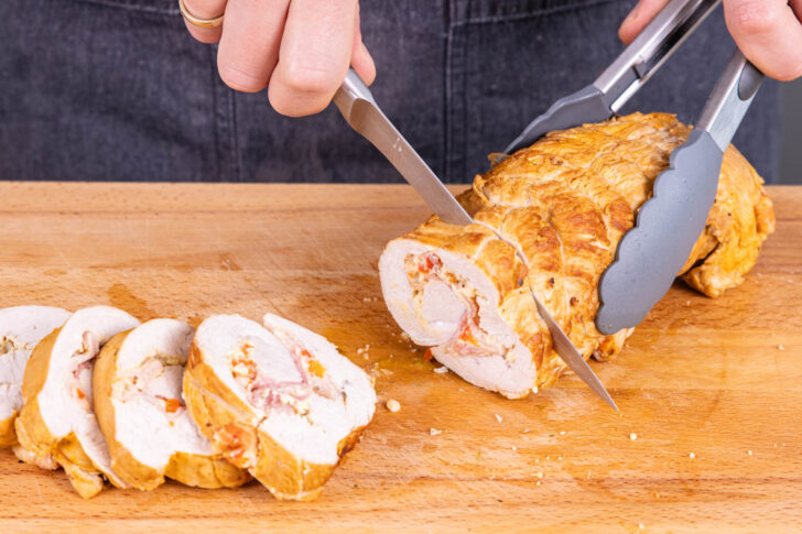 Putenrollbraten schneiden