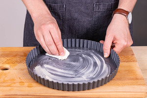 Quiche-Form einfetten