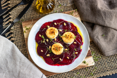 Rote Bete Carpaccio mit Ziegenkäse