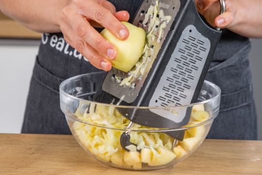 Äpfel reiben