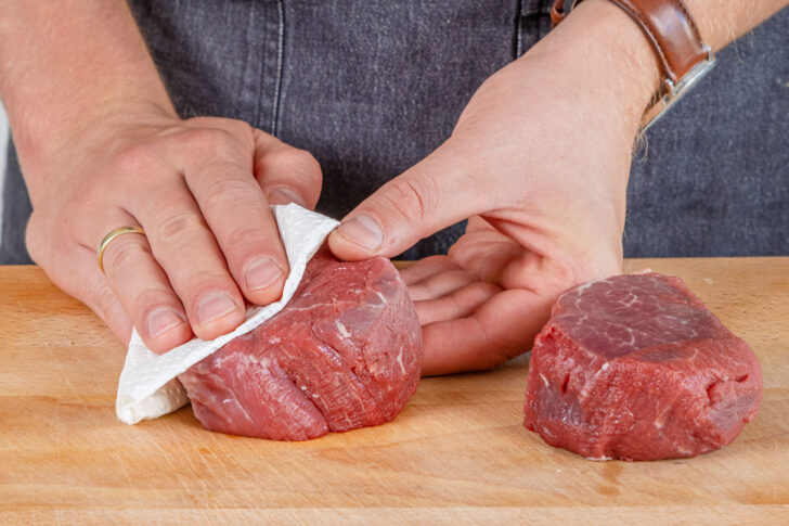Fleisch abtupfen