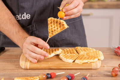 Waffel am Spieß dekorieren