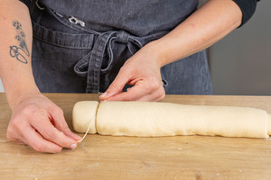 einzelne Zimtschnecken abteilen