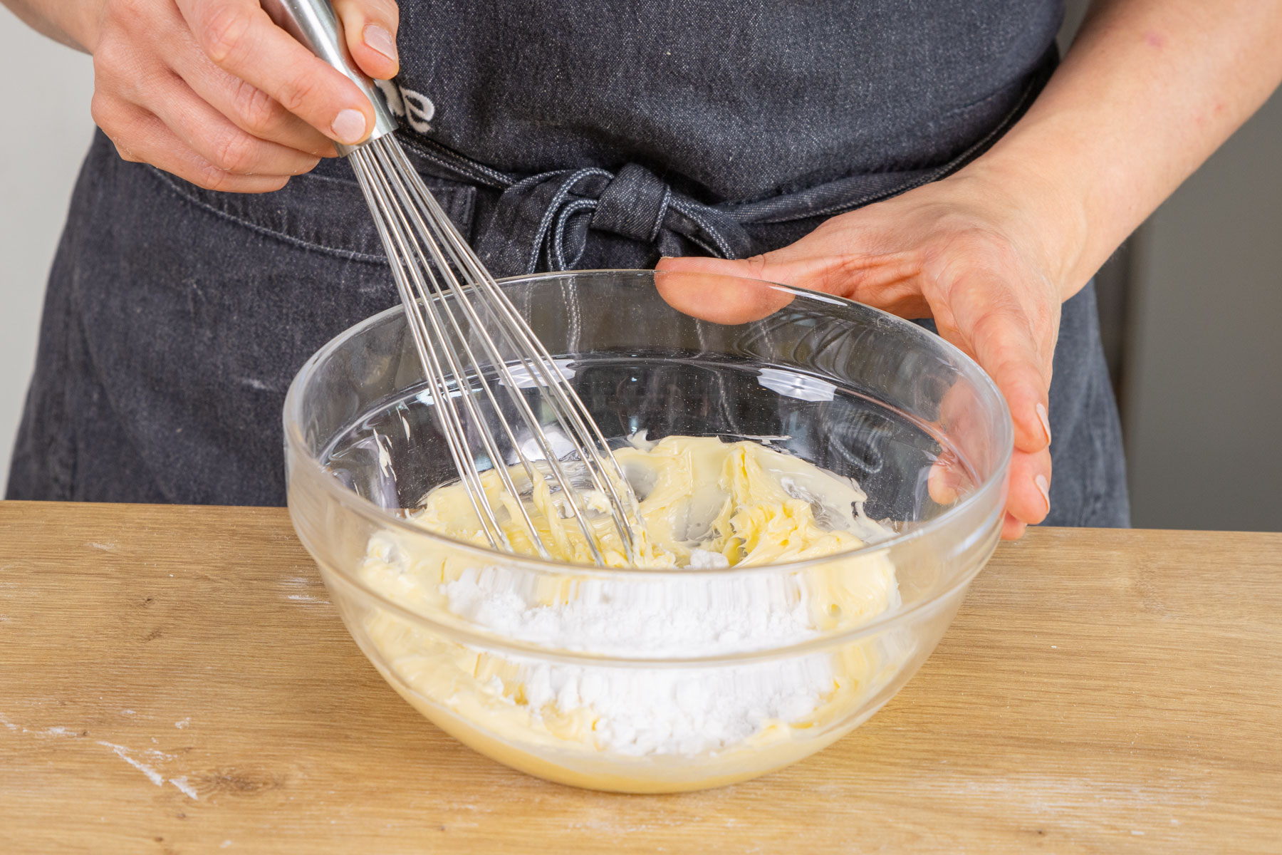 Butter mit Puderzucker verrühren