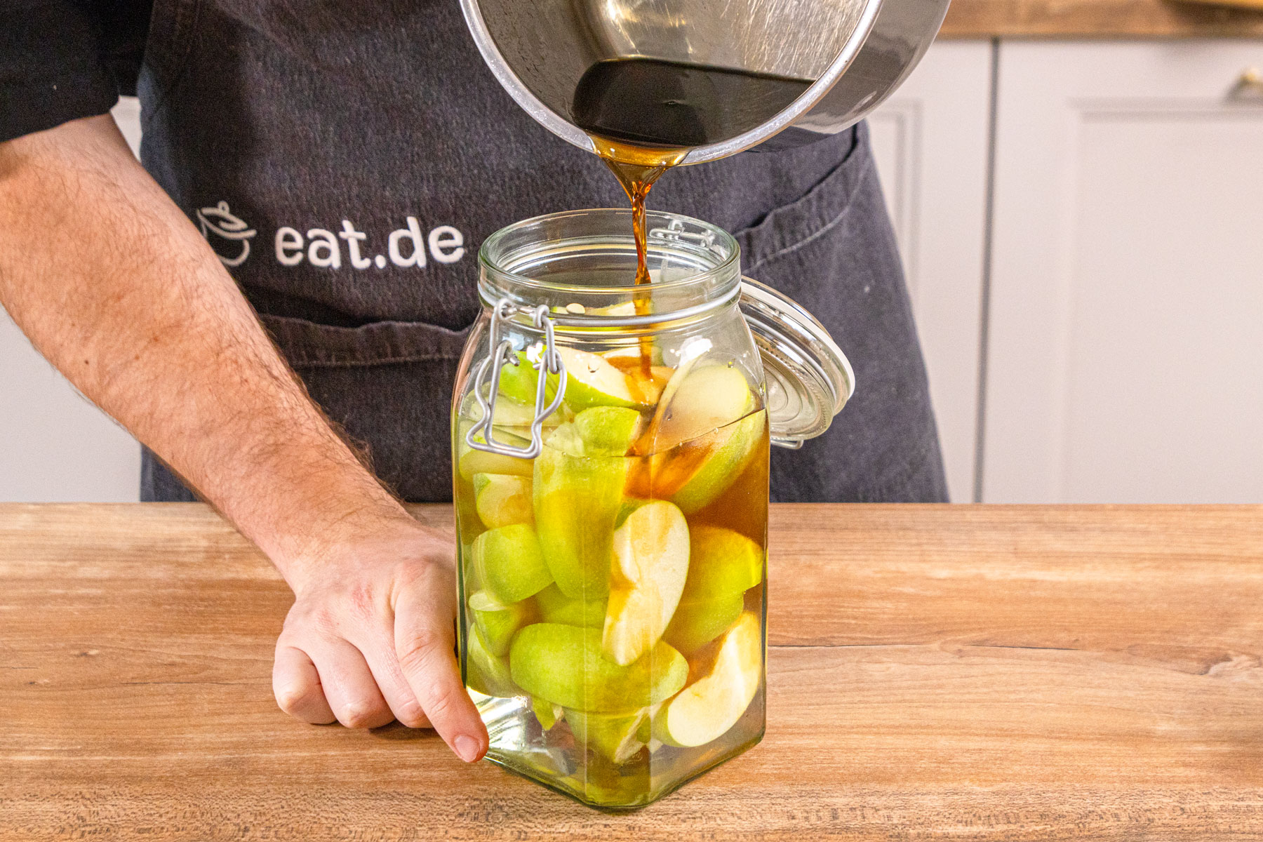 Apfel-Likör selber machen | Rezept