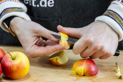 Äpfel schälen