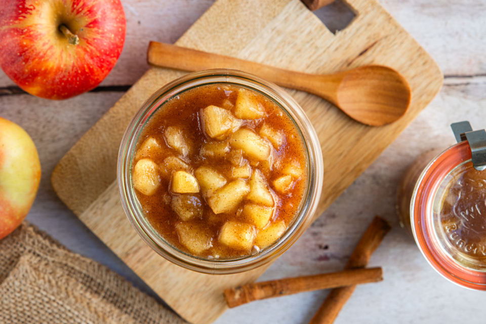 Einfaches Apfelkompott ohne Zucker | Rezept