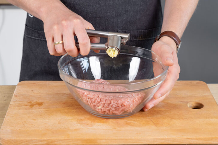 Knoblauch pressen