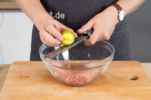 Limette abreiben