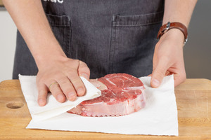 Fleisch abtupfen