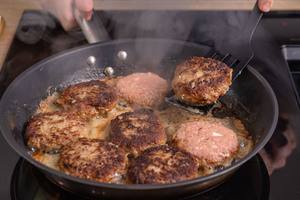 Bratklößchen nach DDR-Rezept wenden