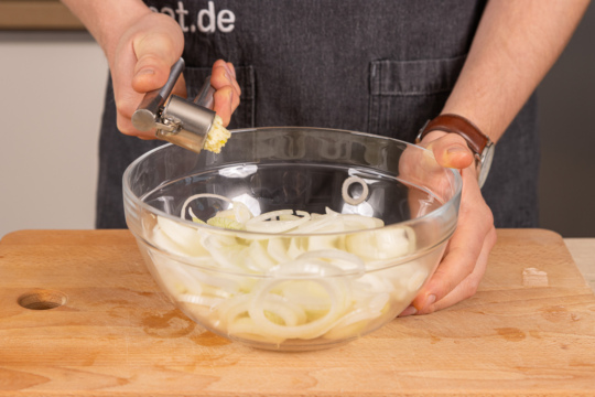 Knoblauch pressen