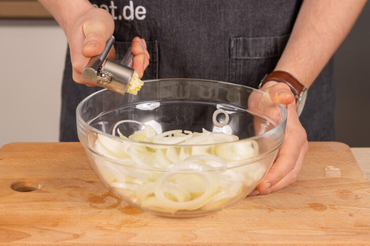 Knoblauch pressen