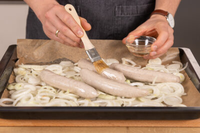 Bratwurst einölen