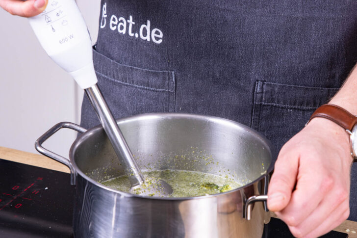 Brokkolisuppe pürieren