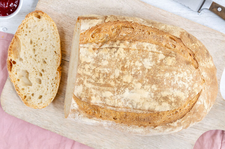 Brot backen mit Weizenmehl und Hefe