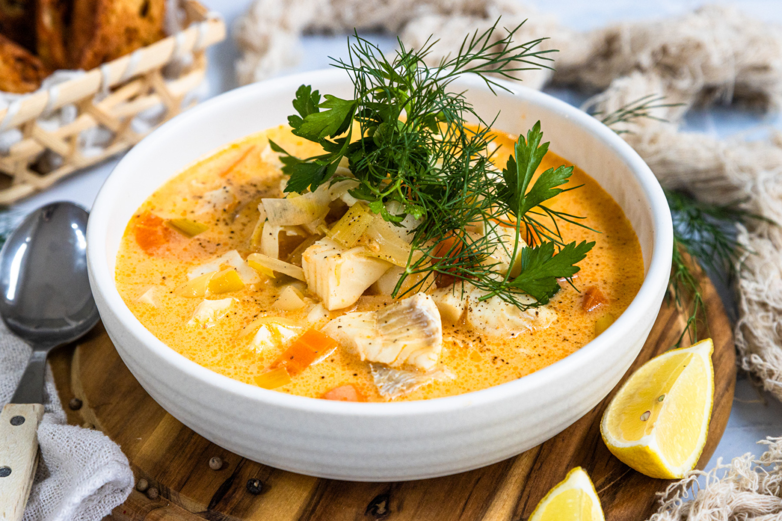 Omas Hühnersuppe bei Erkältung | Rezept