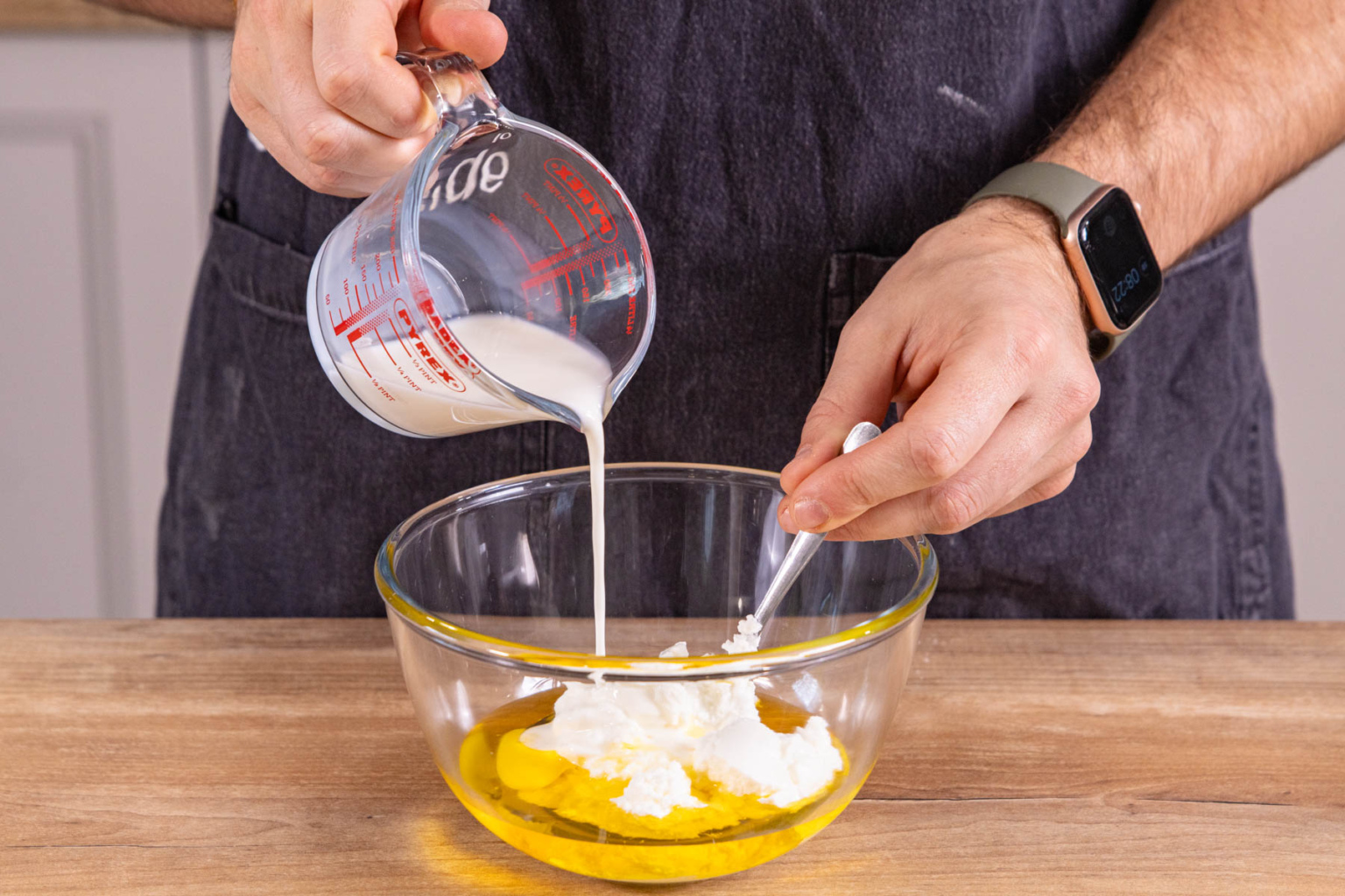 Einfacher Zwiebelkuchen vom Blech | Rezept
