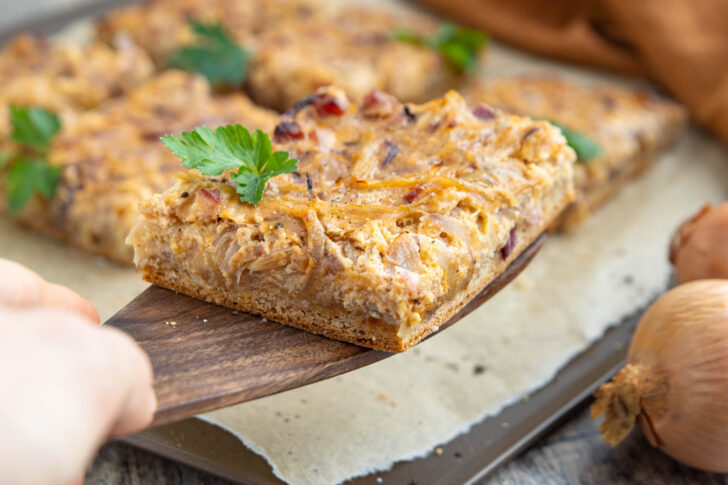 Einfacher Zwiebelkuchen vom Blech