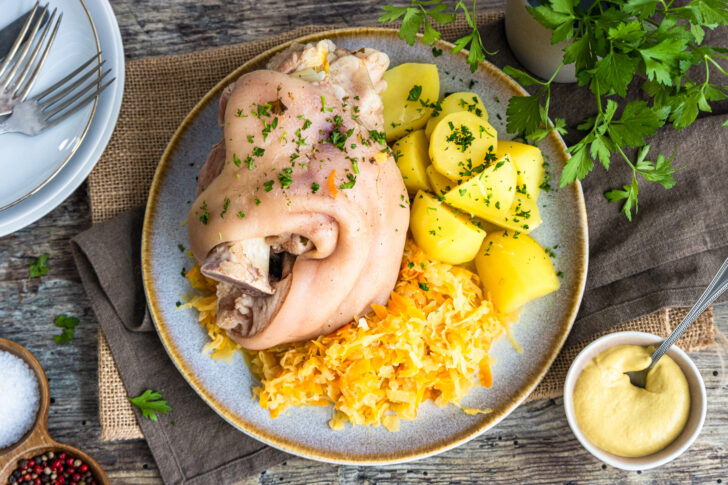 Eisbein mit Sauerkraut