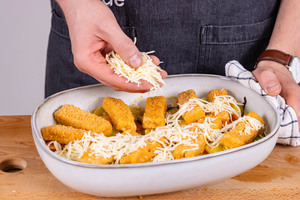 Käse darüber streuen
