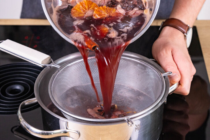 Glögg abgießen
