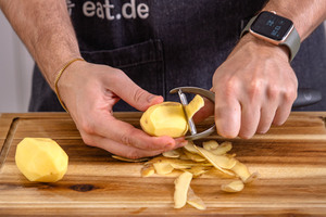 Kartoffeln schälen