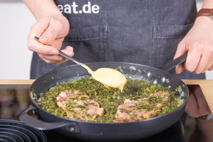 Senf unterrühren.