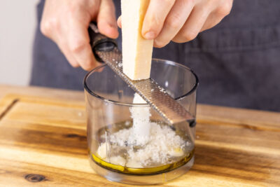 Parmesan dazureiben