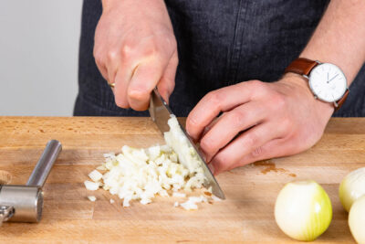 Zwiebel schneiden