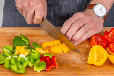 Paprika würfeln