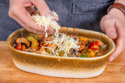Streukäse darüber geben