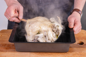 Huhn herausnehmen