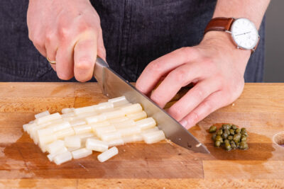 Spargel schneiden