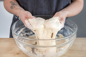 Teig für italienisches Weißbrot kneten