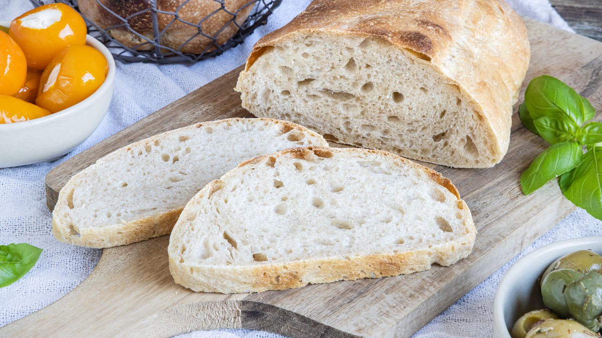 Italienisches Weißbrot mit Sauerteig | Rezept - eat.de
